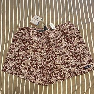 NWT Patagonia 5” Baggies - Mushroom Forest Batik - Sequoia Red - Size L
